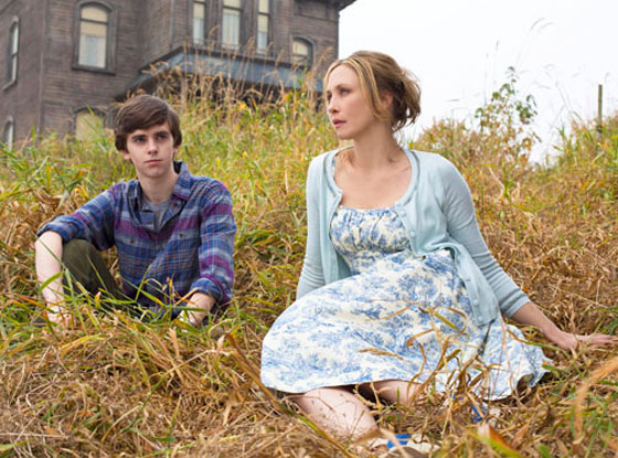 Vera Faminga, Freddie Highmore, Bates Motel Vera Faminga, Freddie Highmore, Bates Motel